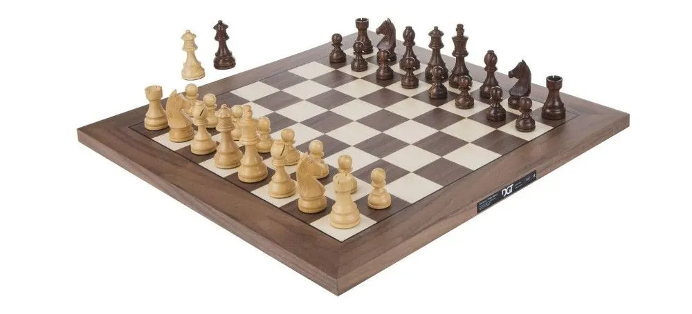 DGT Bluetooth E-Board Walnut (Image via Amazon) Review